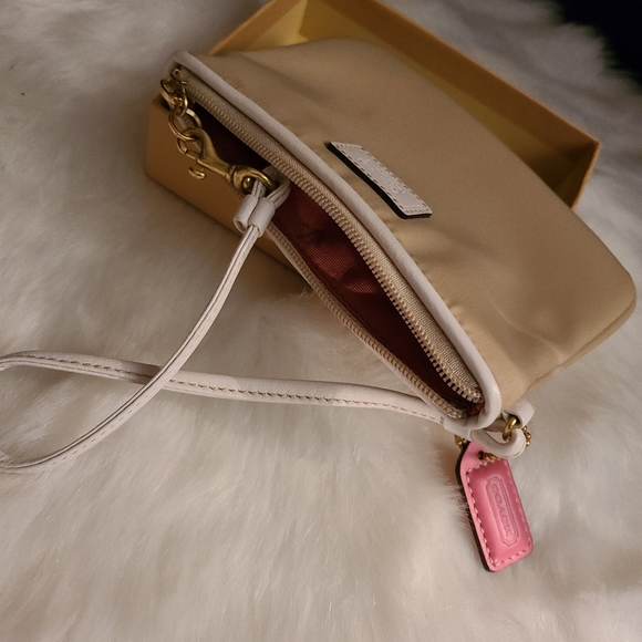 Mini coach purse 👛 - Picture 2 of 3